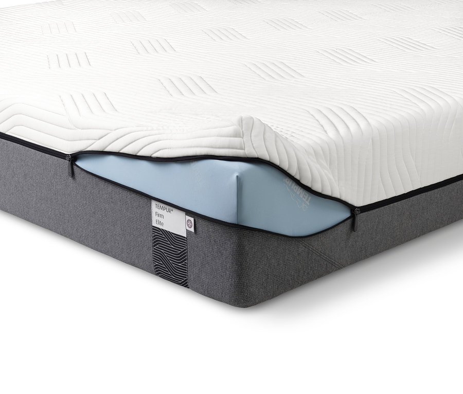 Detailansicht einer Tempur® Matratze »Firm Elite« mit geöffnetem Bezug.
