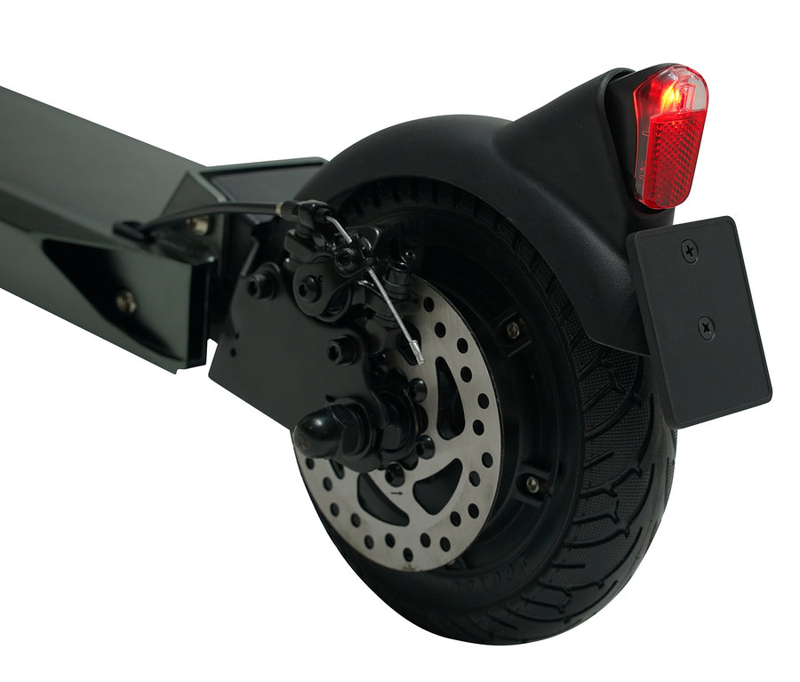 Detailaufnahme des Hinterrads eines E-Scooters vom Typ L.A. Sports E-Scooter »Speed Deluxe«.