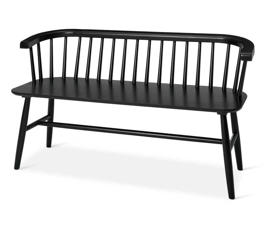 Eine schwarze Windsor-Bank auf weißem Hintergrund.