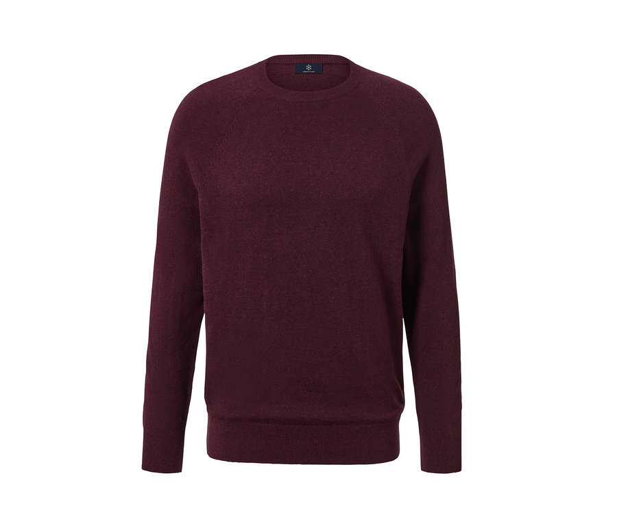 Bordeauxroter Pullover mit Rundhalsausschnitt.