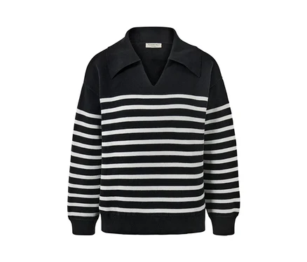Schwarz-weißer Pullover mit Streifen und Kragen.