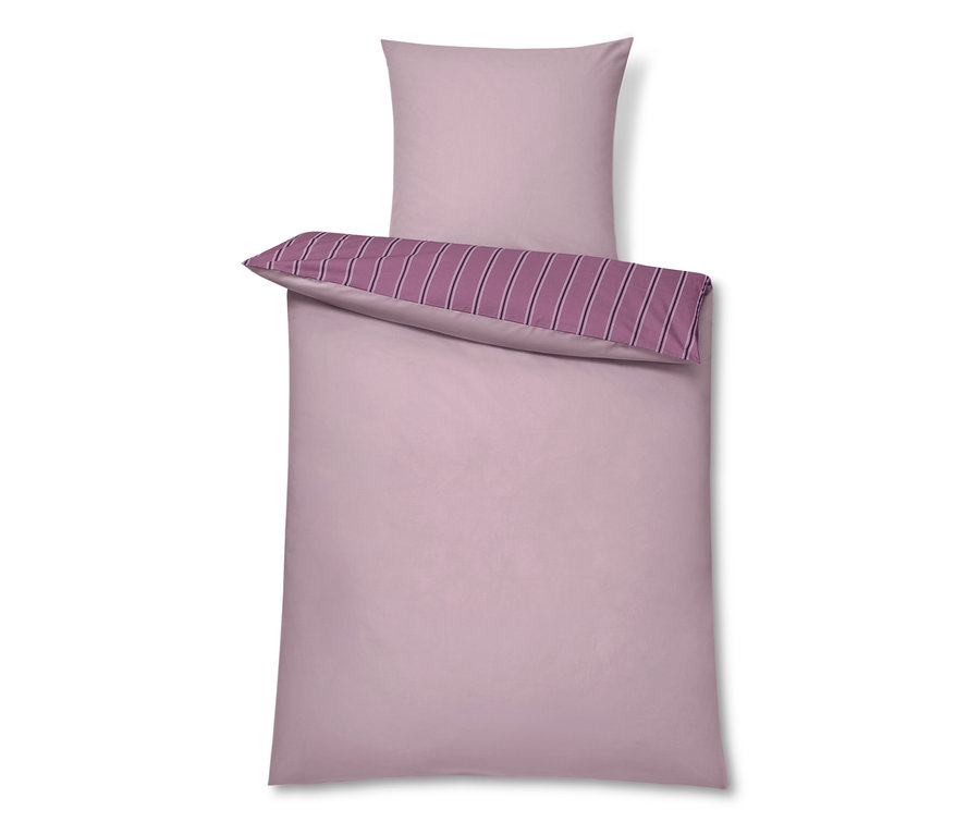 Rosa Bettwäsche mit lila gestreiftem Kissenbezug.