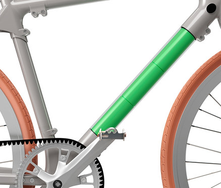 Detailaufnahme eines grauen SHARP Hybrid E-Bikes mit orangefarbenen Reifen und grünem Akku.