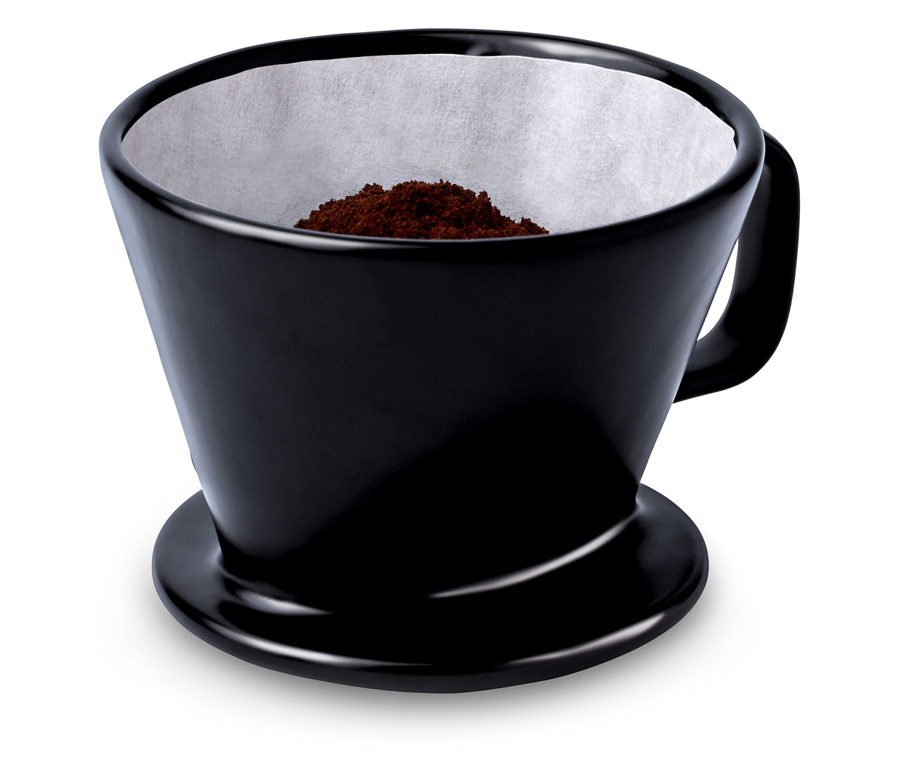 Schwarzer Kaffee Handfilter Gr. 2 mit Papierfilter und Kaffeesatz.