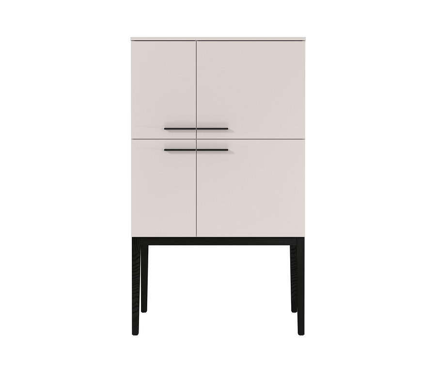 Ein weißes Highboard mit vier Türen und schwarzen Griffen auf schwarzen Beinen.