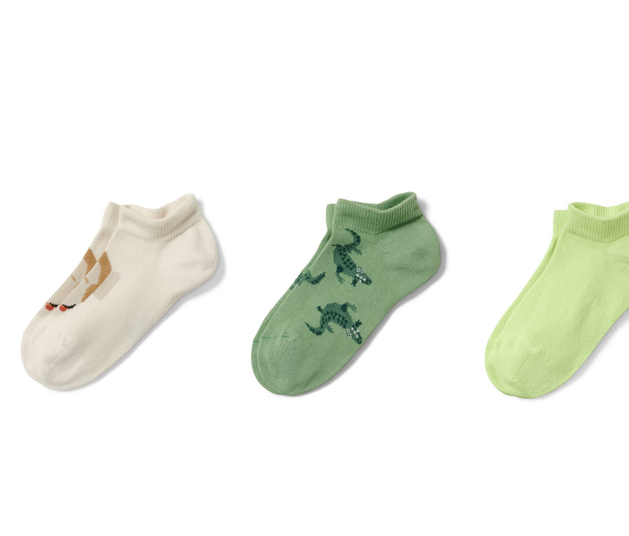 Drei Paar Kinder-Sneakersocken mit Tiermotiven.