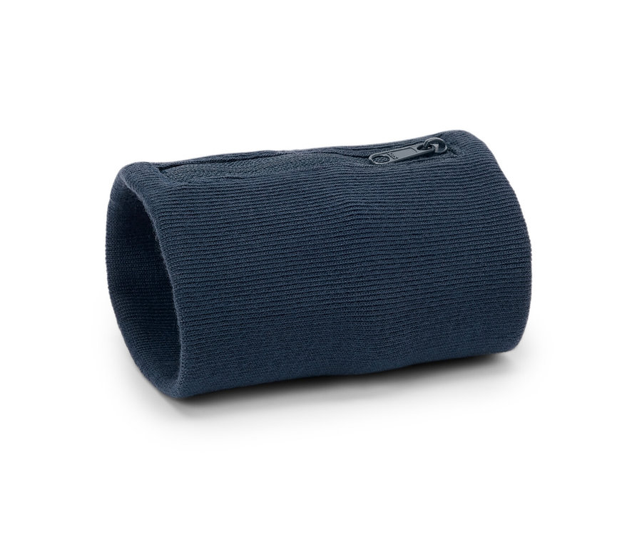 Detailaufnahme einer marineblauen Sicherheits-Geldbörse für das Handgelenk mit Reißverschluss.