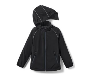 Eine schwarze Kinder-Softshelljacke mit Reißverschluss und Kapuze.