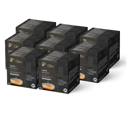 Acht Packungen Qbo Caffè BABA BUDAN - 216 Kapseln in einem Raster angeordnet.