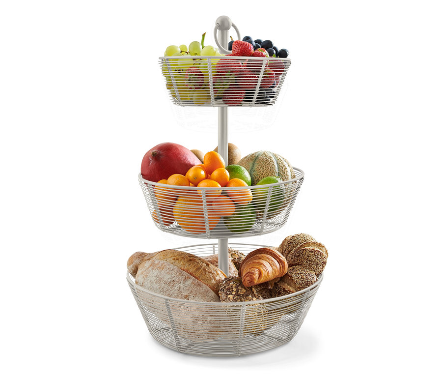 Eine Etagere gefüllt mit Obst und Brot.