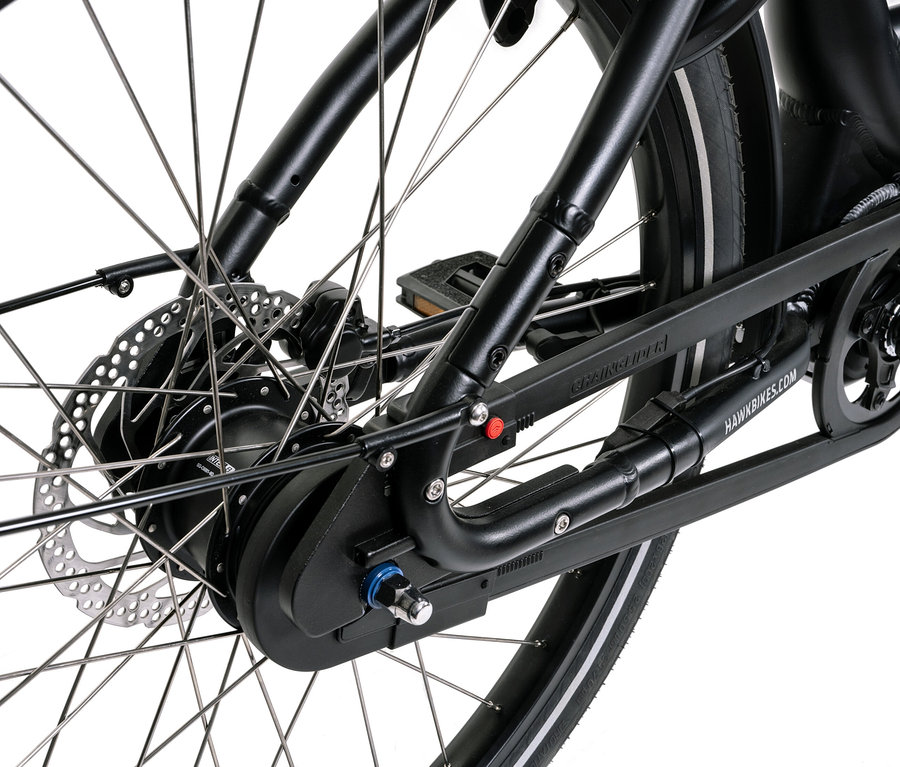 Detailaufnahme des Hinterrads eines schwarzen HAWK Bikes Lastenrad E-Cargo 2.2 Bafang.