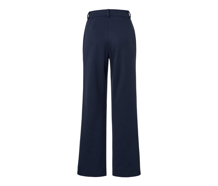 Detailansicht der Rückseite einer marineblauen Jerseyhose mit Biese.
