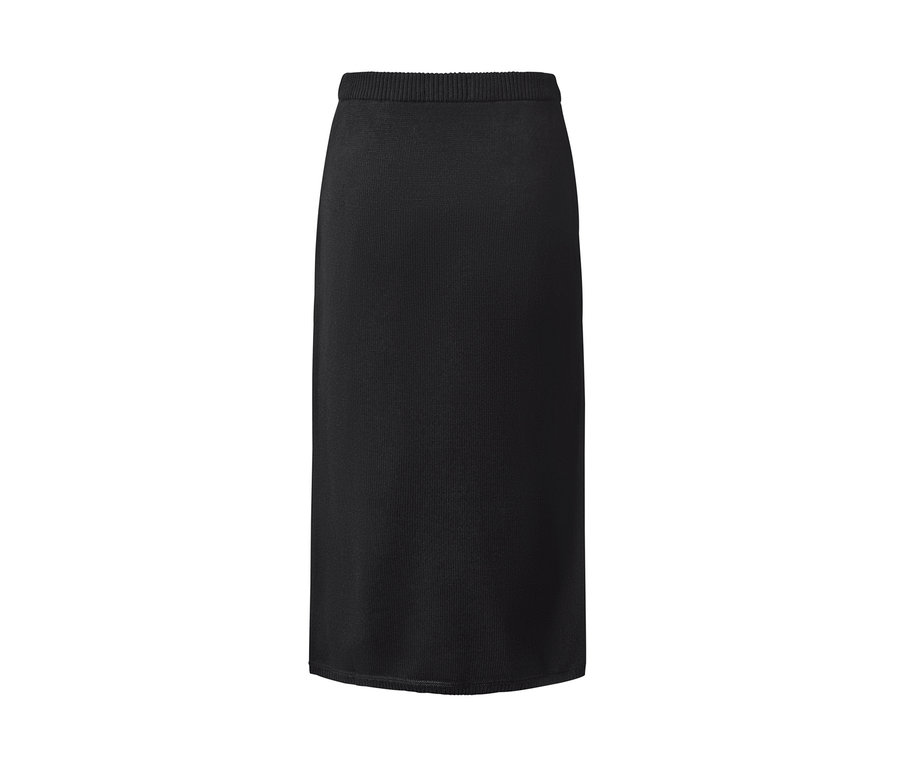 Detailaufnahme eines schwarzen Strickrocks.