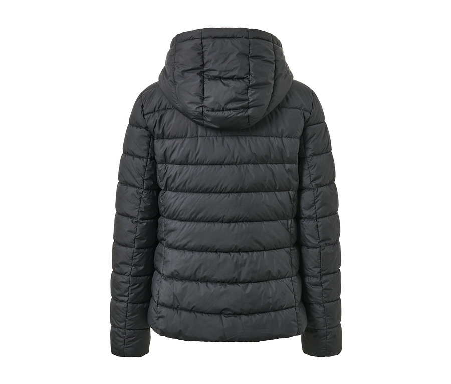 Detailansicht der Rückseite einer Steppjacke mit Kapuze.