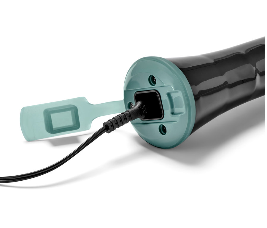 Detailaufnahme einer Elektrischen Profi-Reinigungsbürste mit Ladeanschluss und Kabel.