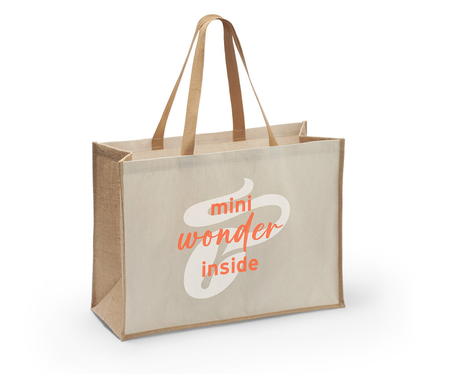 Eine Stofftasche mit der Aufschrift "mini wonder inside" und braunen Henkeln. »Esperto mini« Shopping Bag -