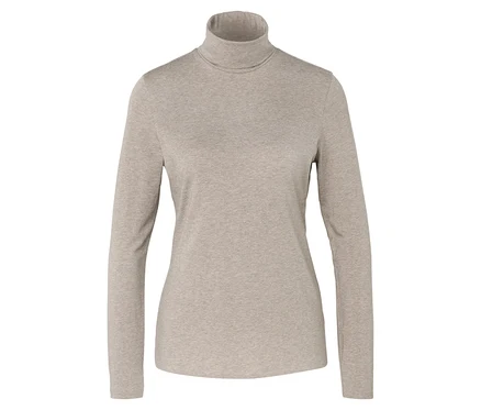 Ein beiger Rollkragenpullover mit langen Ärmeln.