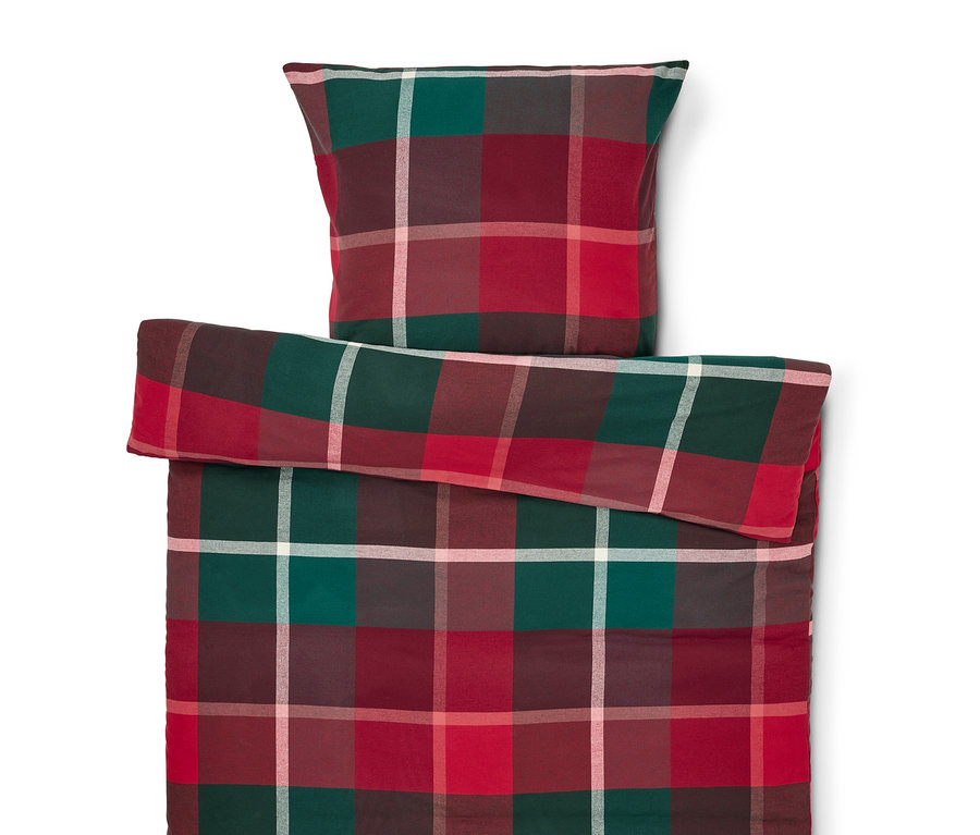 Rot-grüne karierte Bettwäsche und Kopfkissen.