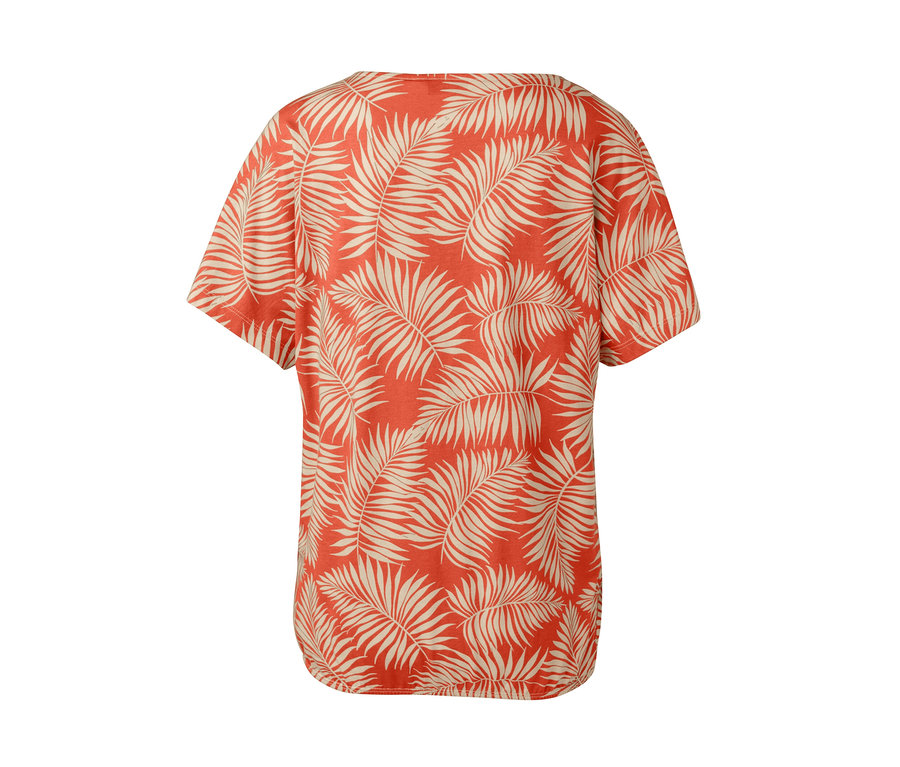 Detailansicht von hinten auf ein orange-cremefarbenes bedrucktes Blusenshirt mit Blattmuster.