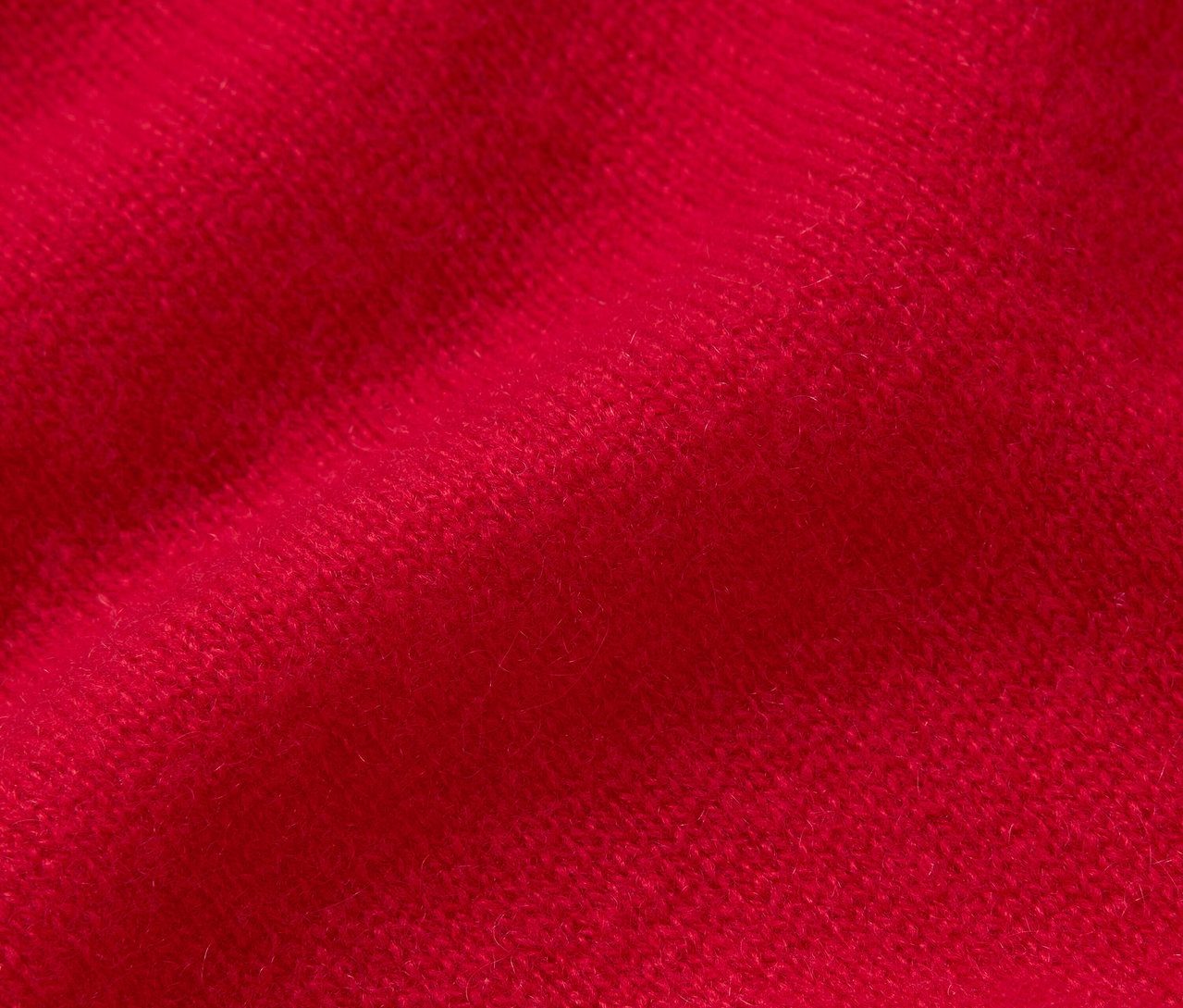 Detailaufnahme eines roten Stoffes.