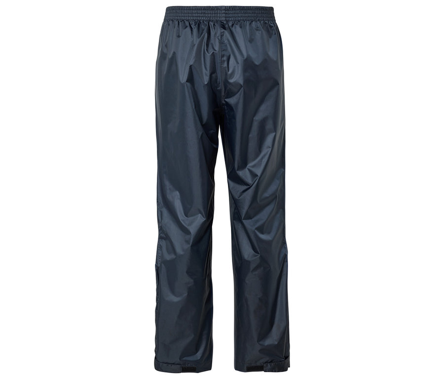 Eine dunkelblaue Regenhose mit Gummibund liegt auf einem weißen Hintergrund.