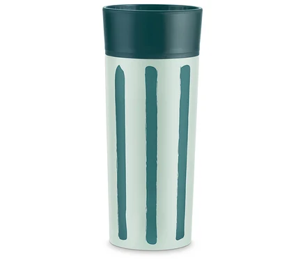Ein Coffee-to-go-Becher, Streifen.