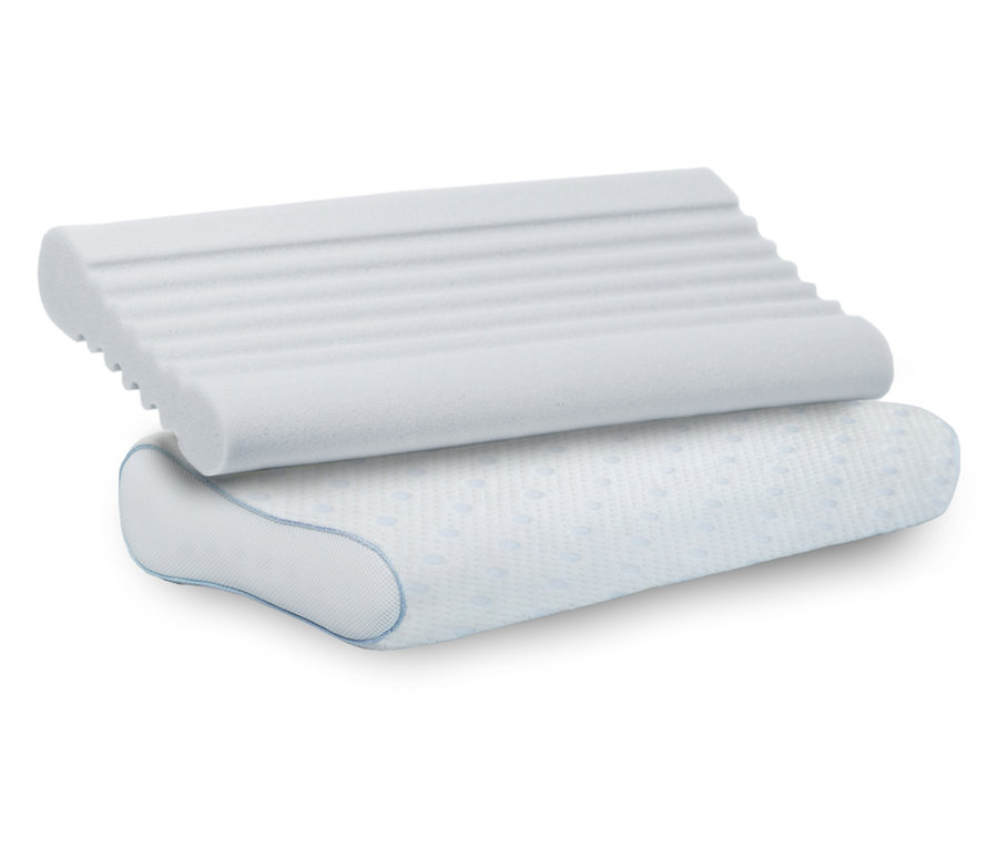 Ein weißes Paradies Nackenstützkissen reVita® Relax, bestehend aus einem Kissen mit hellblauen Punkten und blauer Paspelierung, auf dem ein konturierter Schaumstoffeinsatz mit horizontalen Rillen liegt.
