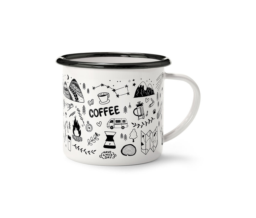 Weiße Tasse mit schwarzem Rand und Henkel, verziert mit schwarzen Outdoor-Motiven und dem Wort "Coffee".