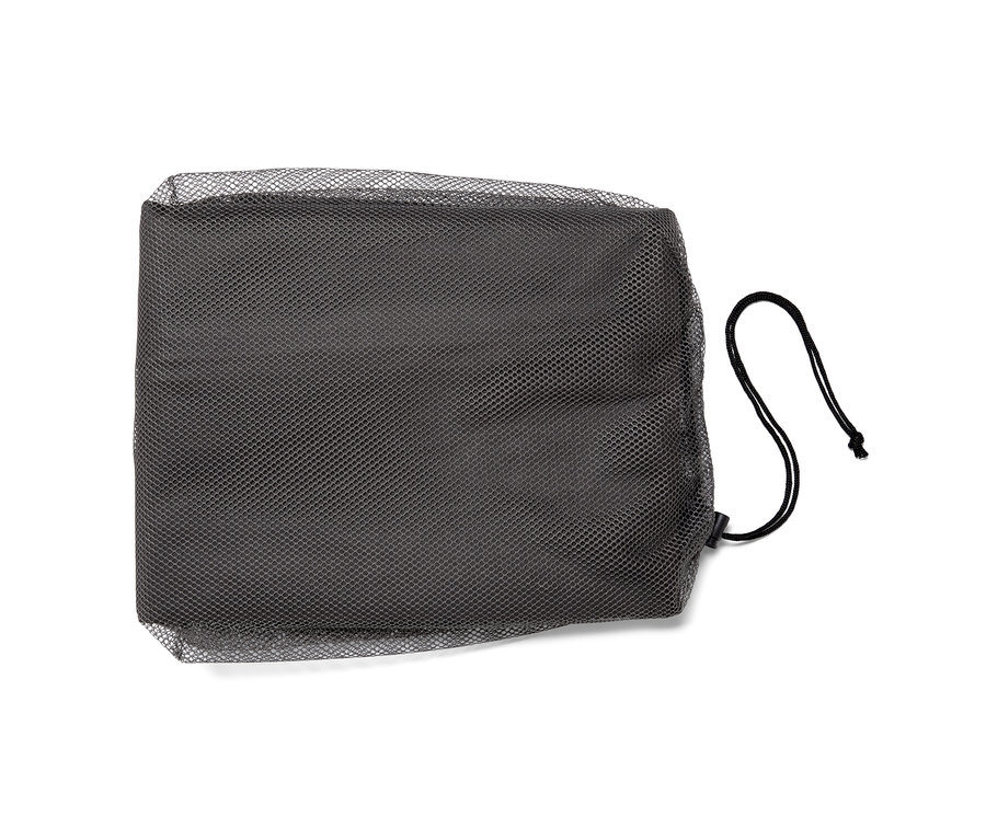 Eine schwarze Premium-Schutzhülle für Strandkörbe XL mit schwarzem Kordelzug.