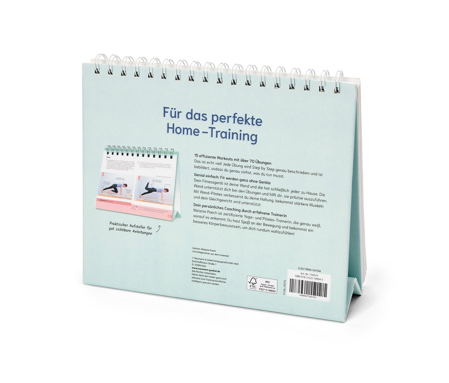 Auf einem Tisch liegt ein aufgeschlagenes Buch mit dem Titel "Für das perfekte Home-Training".