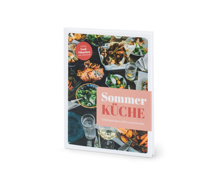 Detailansicht des Kochbuchs "Sommerküche" mit Essensfotografien.