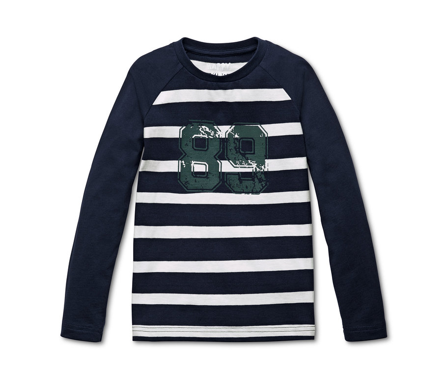Blau-weiß gestreifter Pyjama mit langen Ärmeln und der Zahl 89.