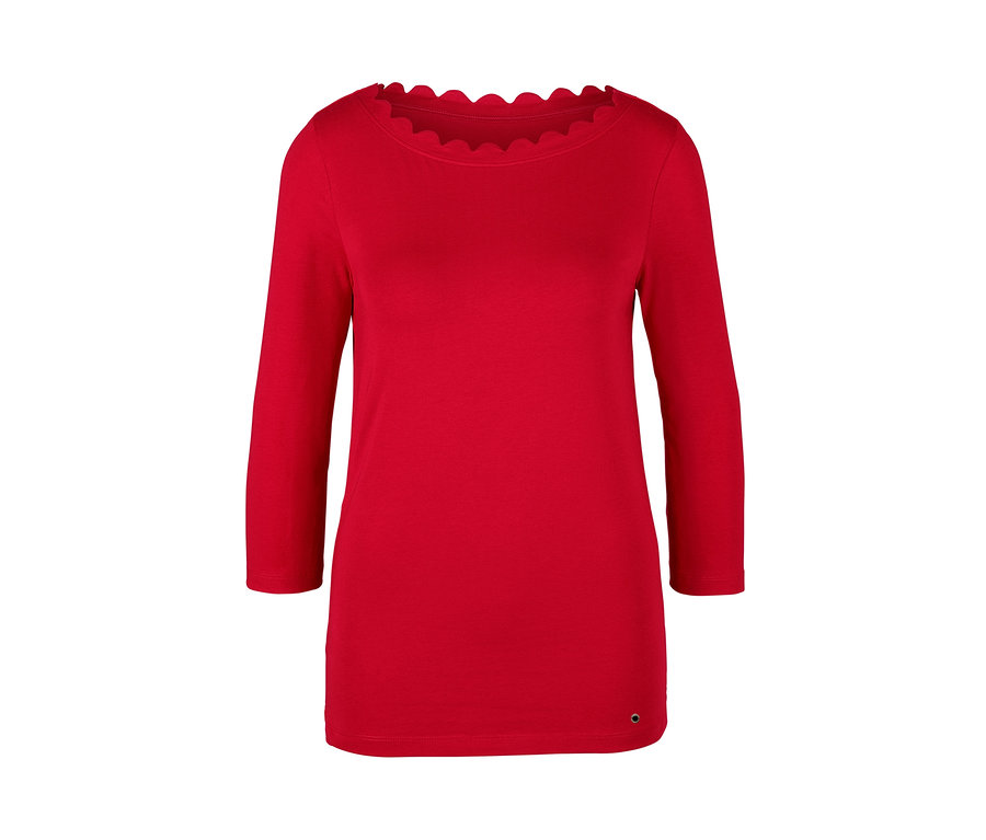 Rotes Shirt mit 3/4-Arm.