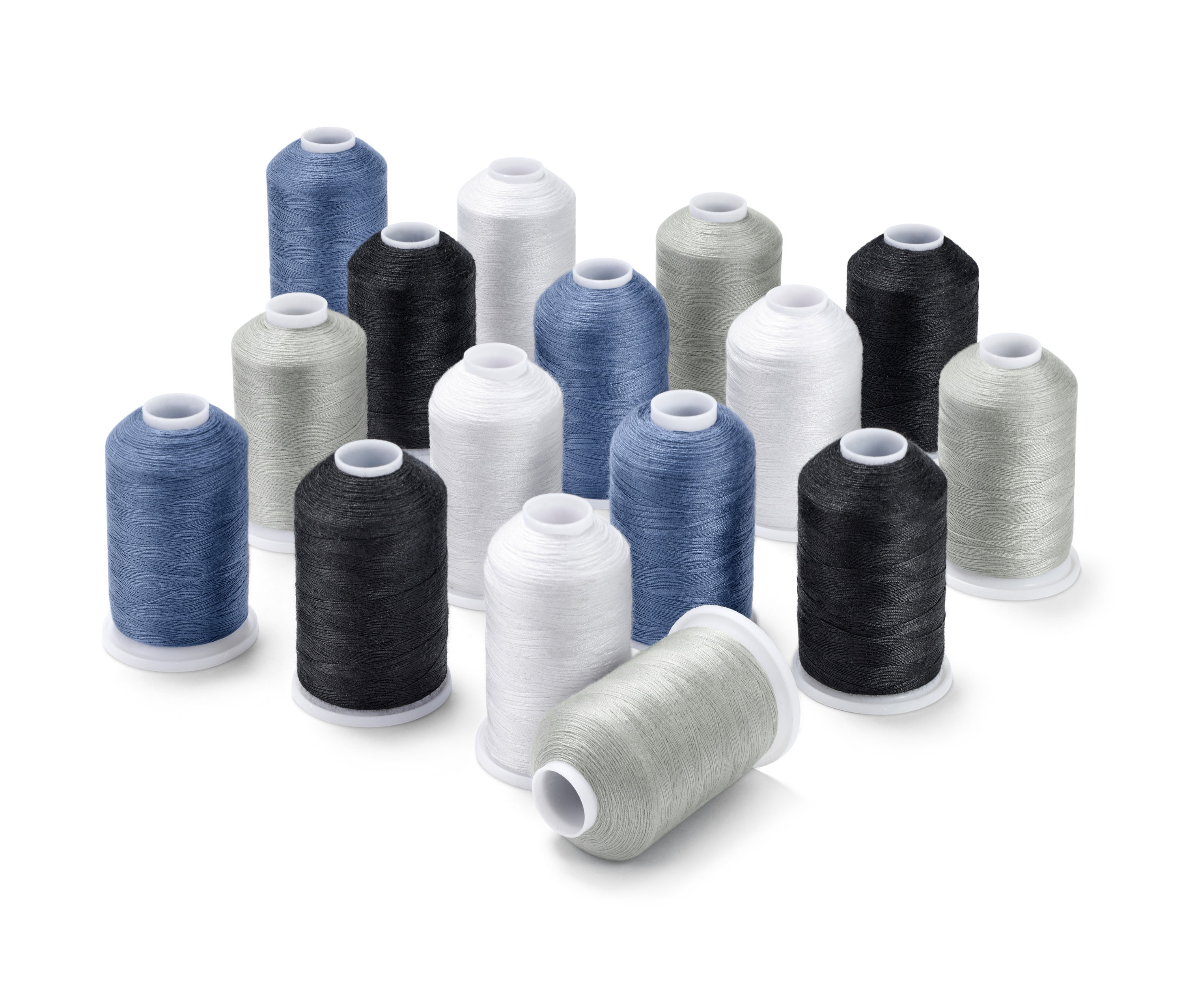 16 Overlock-Garn-Spulen in verschiedenen Farben.