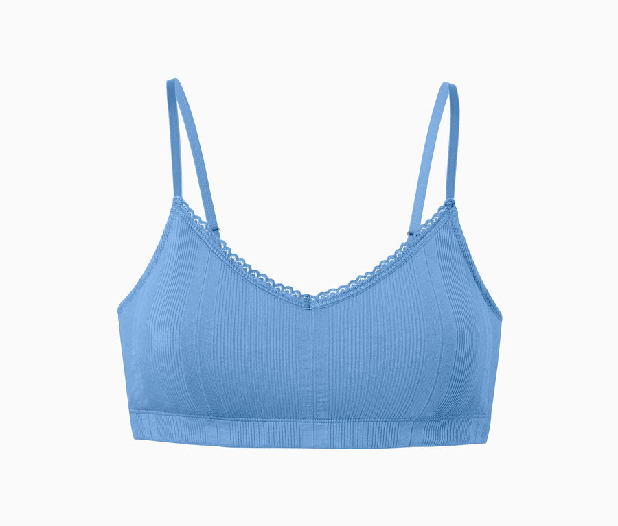 Hellblaues Bustier aus Rippe mit dünnen Trägern und Spitzenbesatz.