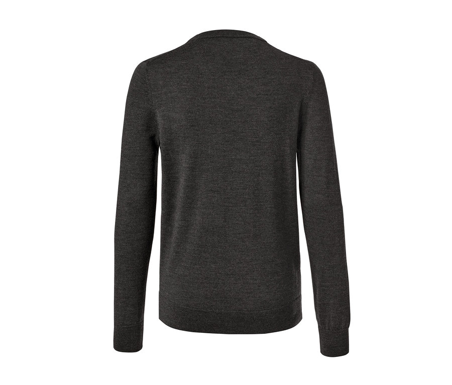 Detailansicht der Rückseite eines Merino-Pullovers.