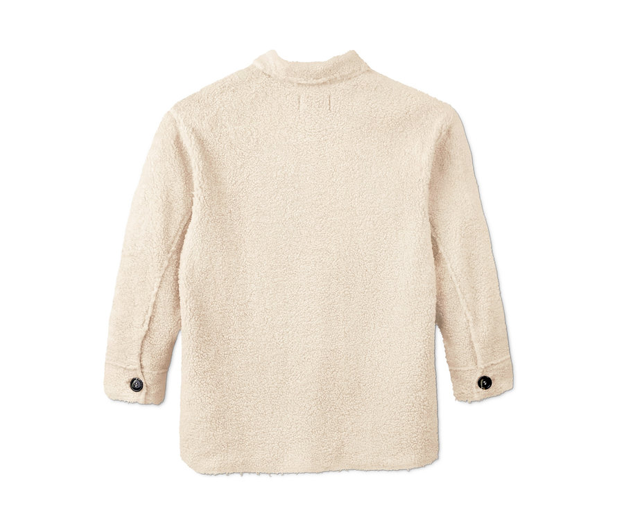 Rückansicht der Teddyfleece-Shacket.