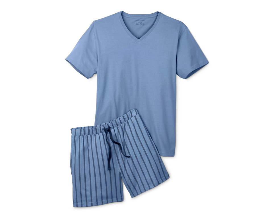 Blauer Shorty-Pyjama und gestreifte Shorts. Das Oberteil des Pyjamas ist unifarben.