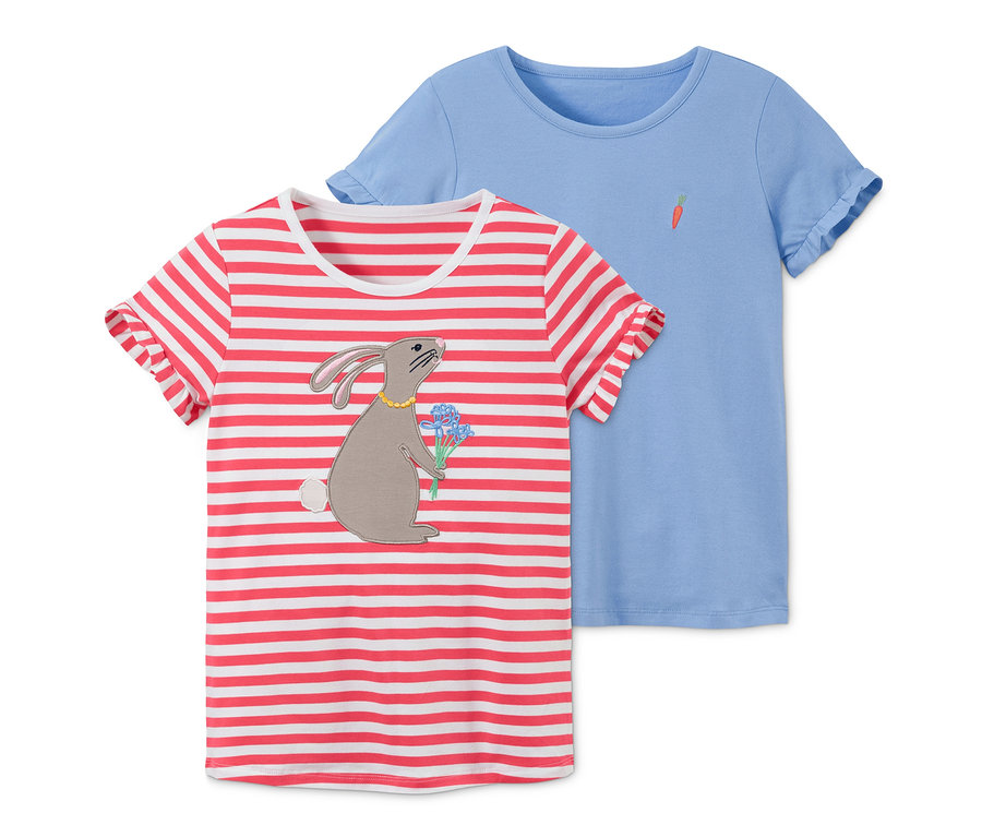 Zwei T-Shirts: gestreift mit Hase und blau mit Karotte.