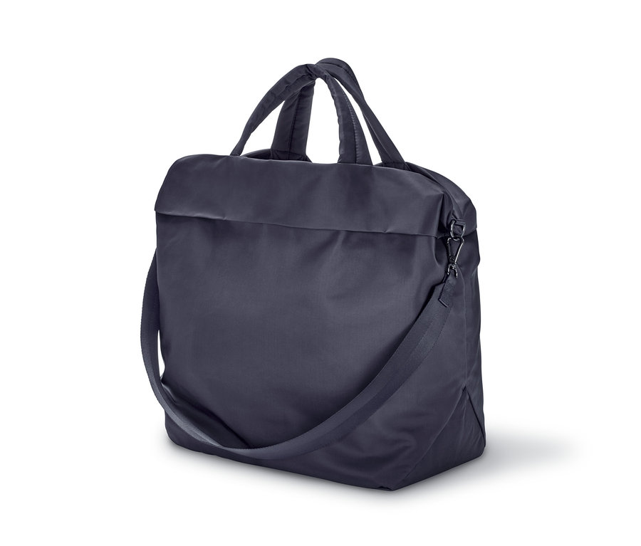 Dunkelblaue Sporttasche mit Griffen und Schultergurt.