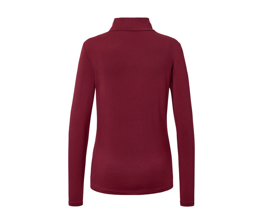 Rotes Shirt mit Stehkragen.