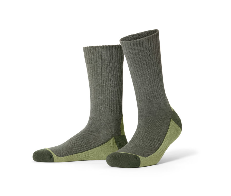Zwei Paar grüne Outdoor-und-Gartensocken.