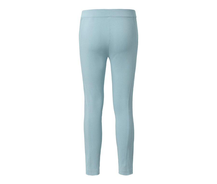 Hellblaue Stretchhose von hinten.