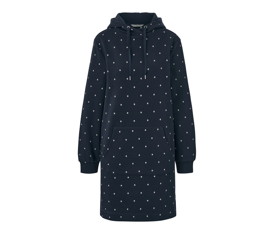 Ein dunkelblaues Loungewear-Kleid mit Kapuze und weißen Punkten.