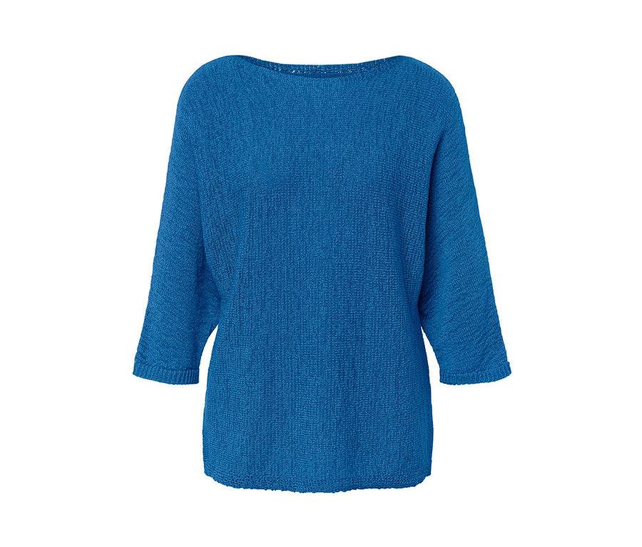 Blauer sommerlicher Strickpullover aus Bändchengarn mit Dreiviertelärmeln.