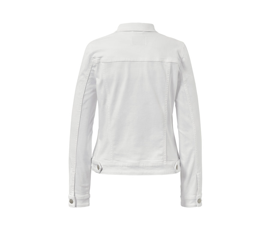 Rückansicht einer weißen Jeansjacke.