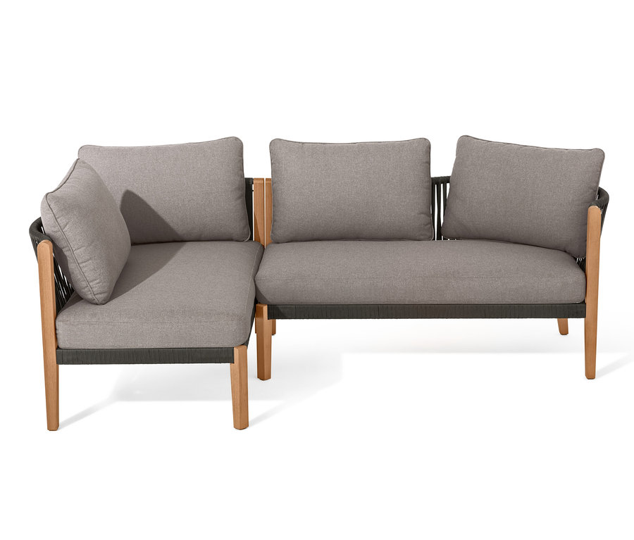 Eine graue Lounge-Ecke mit Textilgeflecht und grauen Kissen.