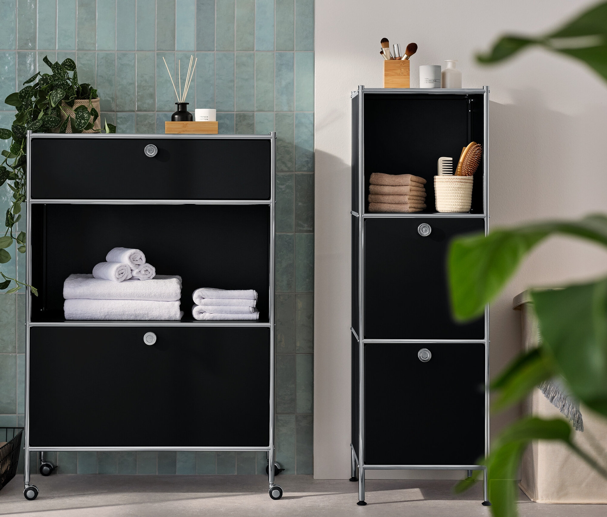 Thumbnail - Tchibo - Schmale Kommode Metall »Cn3« mit 2 Klappenfächern - 40x40x127cm - schwarz - Stahl / Aluminium / Kunststoff