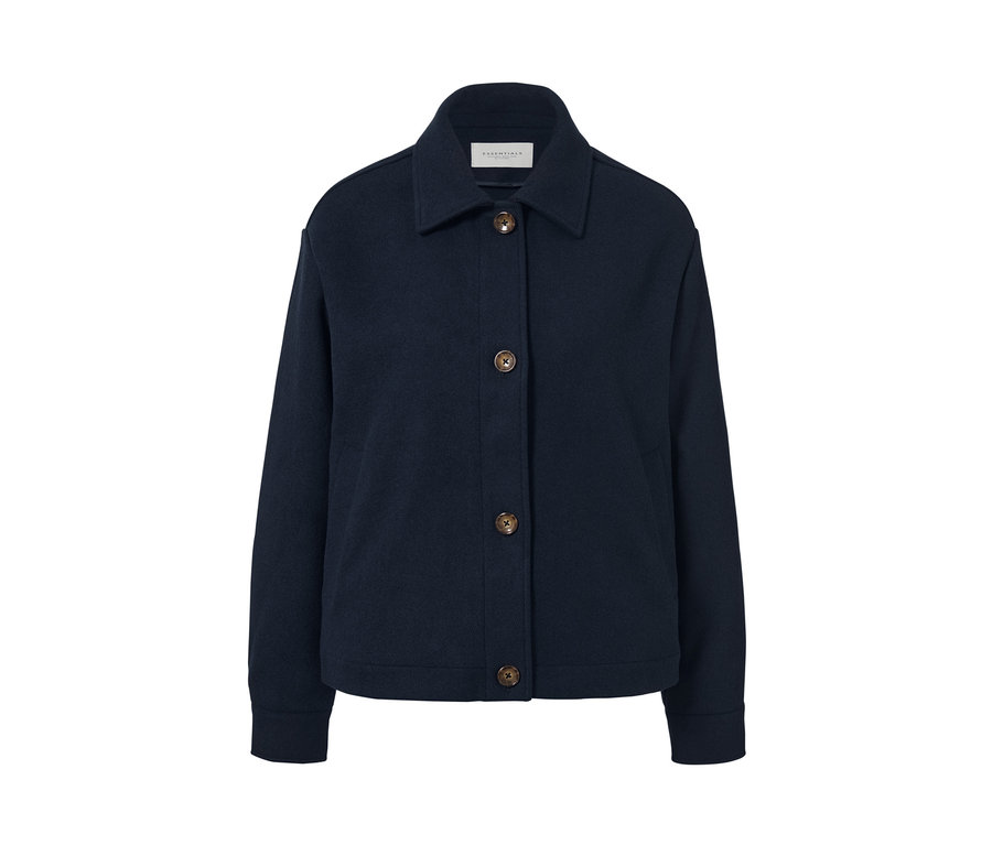 Eine kurze, dunkelblaue Übergangsjacke mit braunen Knöpfen.