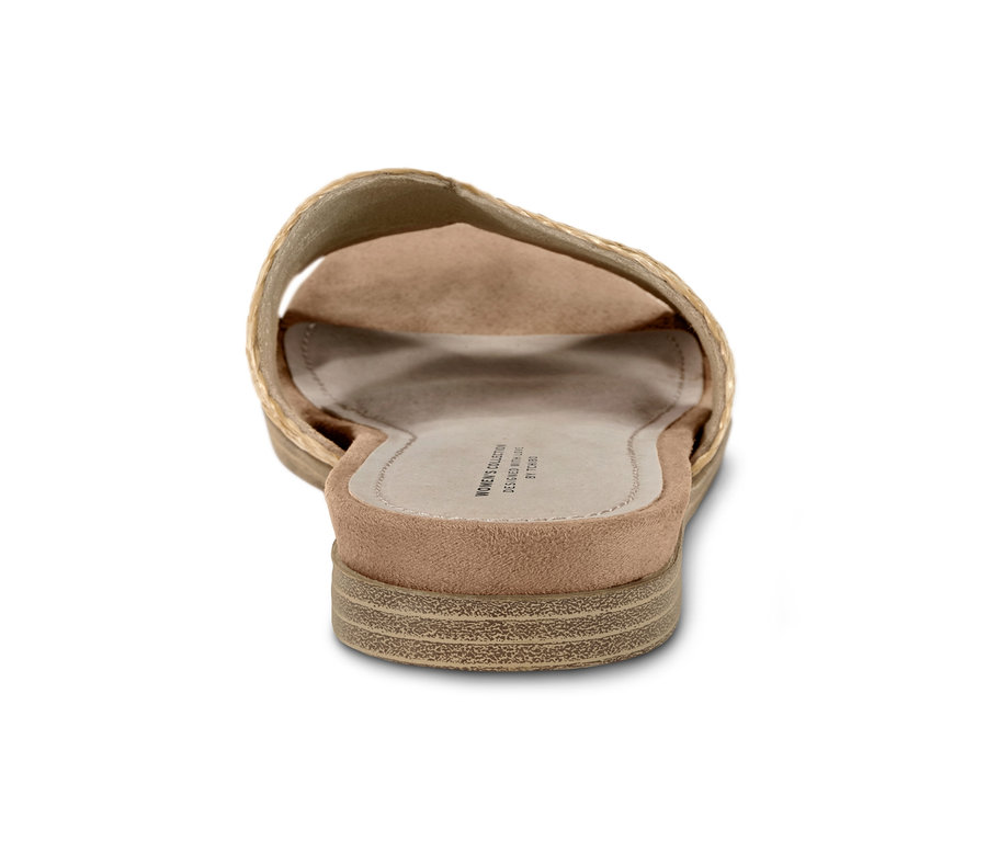 Detailansicht einer beigen Pantolette.